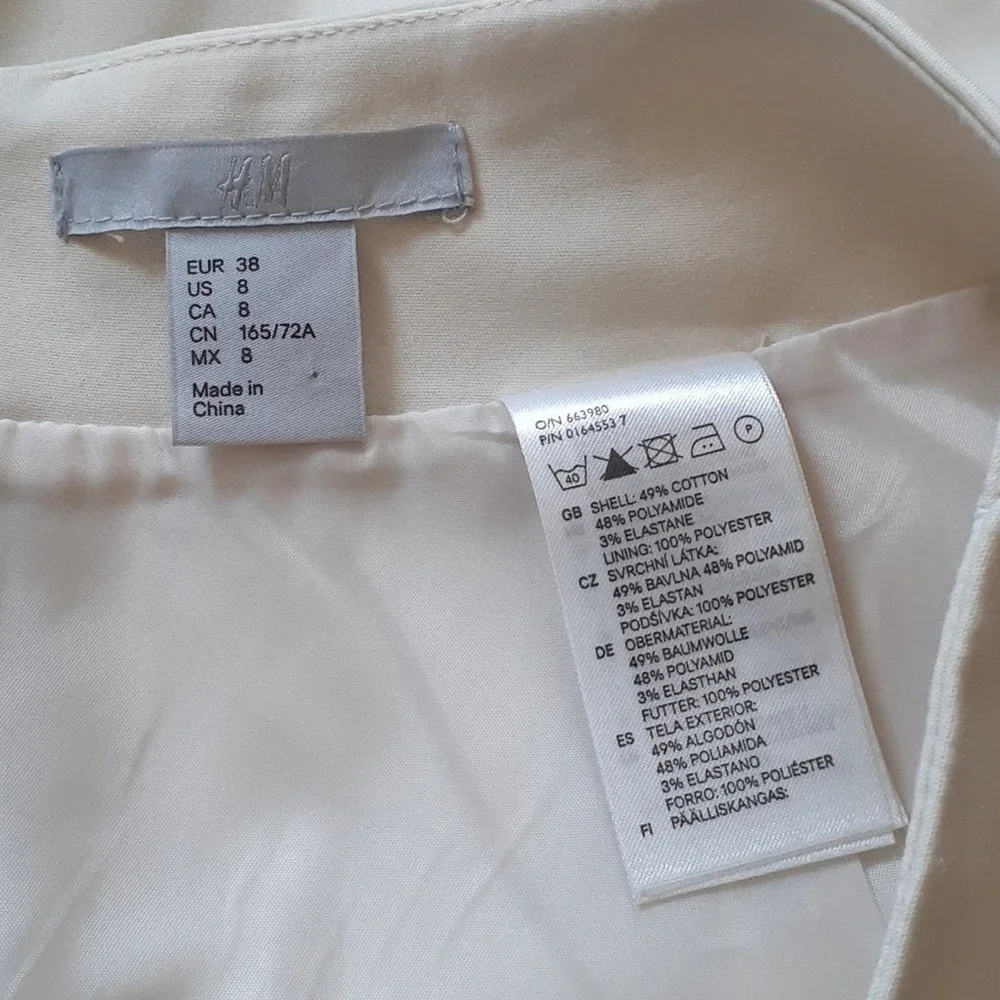 H&M creme colored skirt, size 8 - Picture 3 of 3